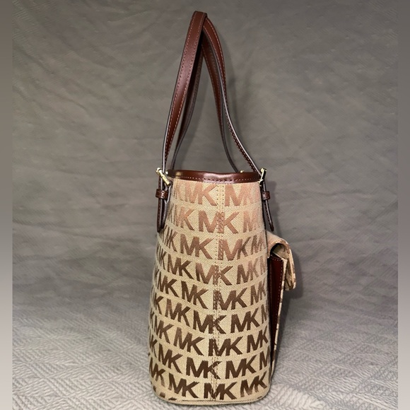 MICHAEL KORS JET SET ITEM SIGNATURE JACQUARD MED SNAP POCKET TOTE BAG✨ - Picture 7 of 10